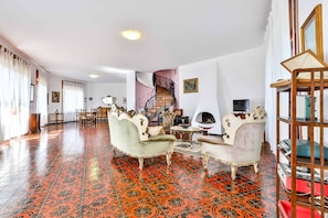 Apartment, 2 Schlafzimmer | Wohnzimmer | Flachbildfernseher