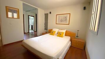 3 Schlafzimmer, Schreibtisch, schallisolierte Zimmer