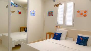 3 bedrooms, desk, soundproofing, iron/ironing board