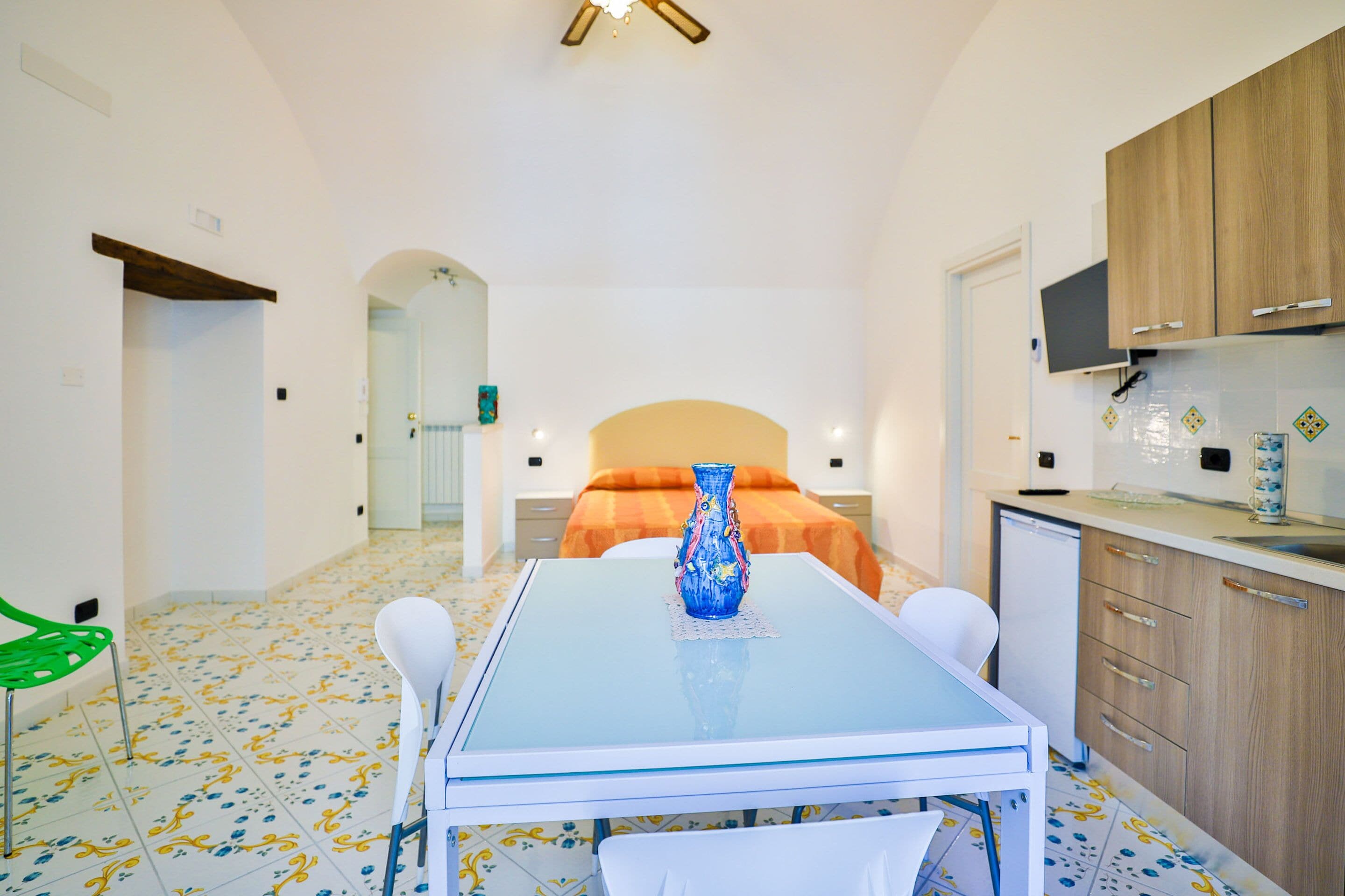 Desk, soundproofing, free WiFi