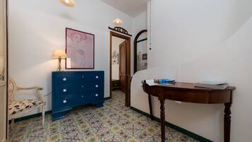 Căn hộ, 2 phòng ngủ | Khu phòng khách | TV LCD