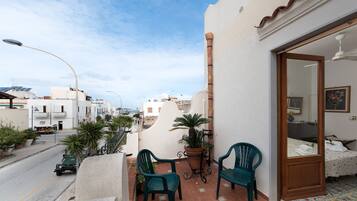 Căn hộ, 2 phòng ngủ | Ban công