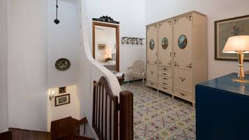 Căn hộ, 2 phòng ngủ | Khu phòng khách | TV LCD