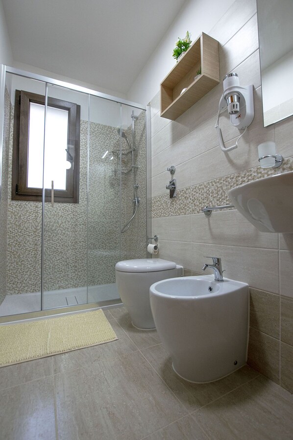 Apartment, 2 Bedrooms | Bathroom | Shower, free toiletries, hair dryer