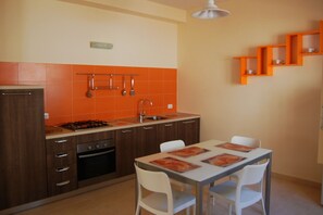 Appartamento, 2 camere da letto | Cucina privata | Forno, piano cottura, lavastoviglie, macchina per caffè espresso