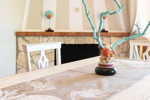 Apartment, 2 Bedrooms | In-room dining