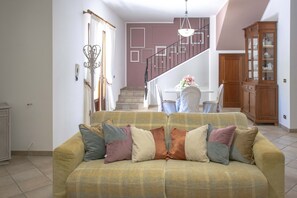 Apartment, 4 Schlafzimmer | Wohnbereich