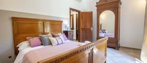 Apartment, 4 Bedrooms | 4 bedrooms, cots/infant beds, free WiFi