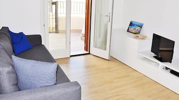 Appartement, 2 chambres | Coin séjour | Télévision LCD