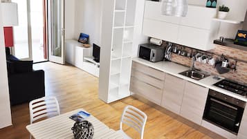 Appartement, 2 chambres | Cuisine privée | Réfrigérateur, four, plaque de cuisson, machine à expresso