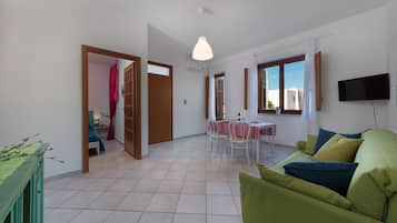 Apartemen, 2 kamar tidur | Area keluarga | TV LCD
