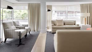 A modern living room with a sofa set, a small round table, and a floor lamp. - Enbata by FeelFreeRentals (San Sebastian)