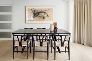 Dining - Enbata by FeelFreeRentals (San Sebastian)