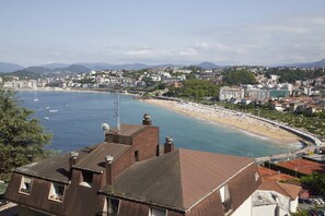 Beach - Santa Klara by FeelFreeRentals (Donostia)