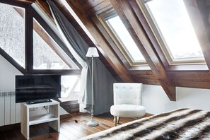 4 makuuhuonetta, työpöytä, silitysrauta/-lauta, ilmainen Wi-Fi