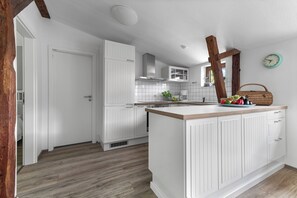 Geladeira, fogão, cooktop, lava-louças