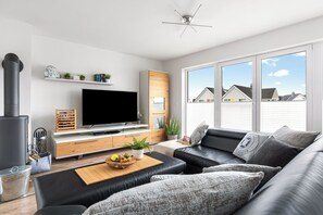 TV, fireplace, DVD player, stereo