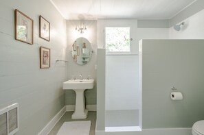 Combined shower/tub, hair dryer, towels, soap
