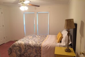 4 bedrooms, iron/ironing board, free WiFi - Beautiful Lakefront property in a nice neighborhood close to bridge (Moneta)