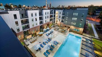 Sæsonbestemt udendørs pool