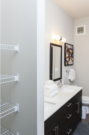 Bathroom - Sleeps 4 Walk Everywhere (Atlanta)