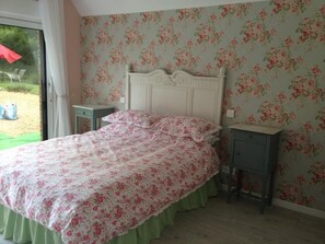 Deluxe Double Room (Shower) | Individually decorated, individually furnished, iron/ironing board - L'Auberge Des Oiseaux Chantants (Willeman)
