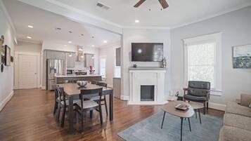 Apartemen | Makan di kamar