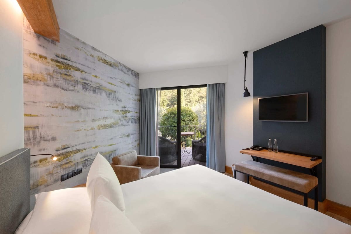 la standard | 1 bedroom, premium bedding, pillow-top beds, minibar