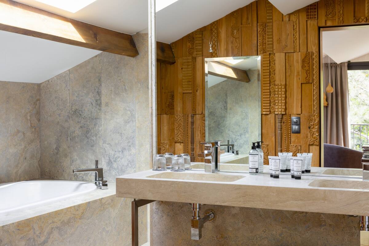 suite a casuccia | bathroom | designer toiletries, hair dryer, bathrobes, slippers