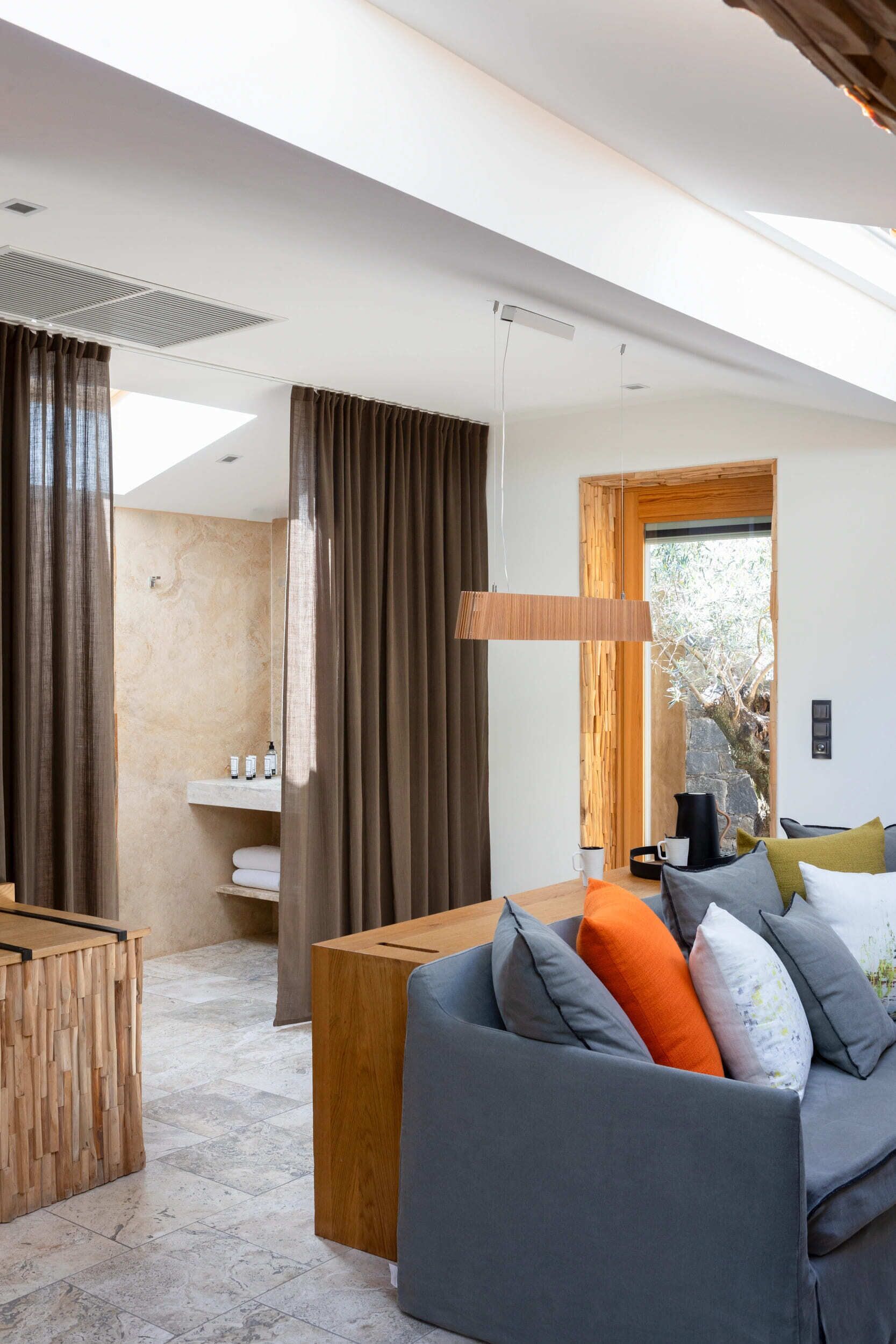 suite l'alba | living area | flat-screen tv