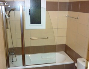 1 Bedroom Apartment | Bathroom | Combined shower/tub, hair dryer, towels, soap - Mazotos Panoramic Village (Mazotos)