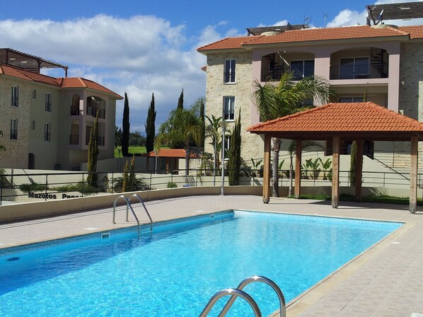 3 outdoor pools, sun loungers