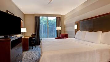 Zimmersafe, Schreibtisch, laptopgeeigneter Arbeitsplatz