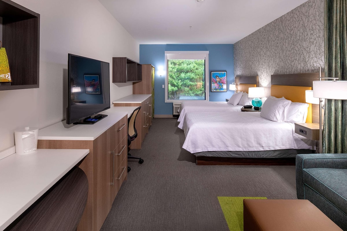 Desk, laptop workspace, blackout drapes, WiFi (free)