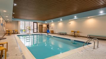 Indoor pool, sun loungers