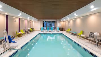 Indoor pool, sun loungers