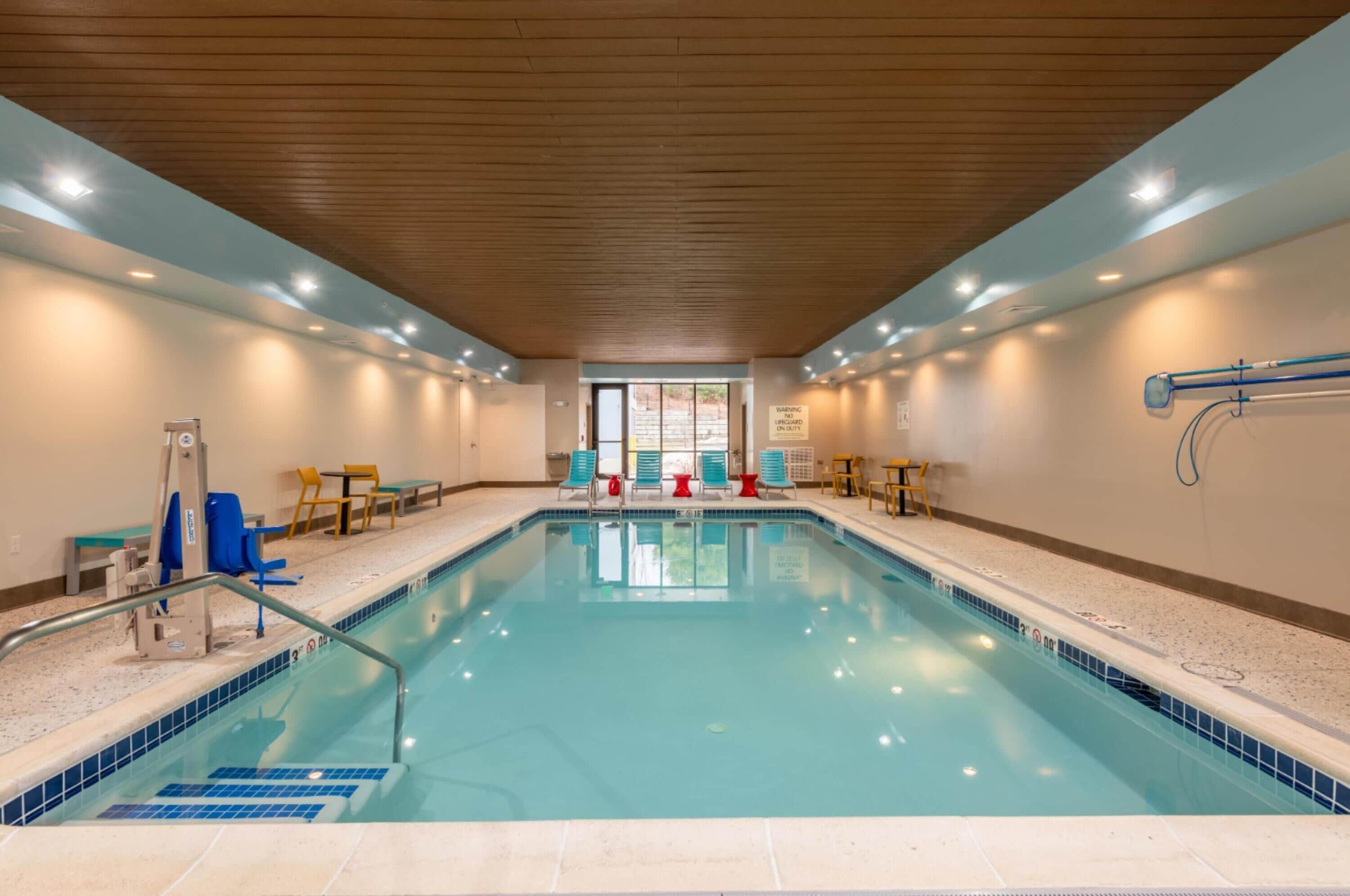 Indoor pool, sun loungers