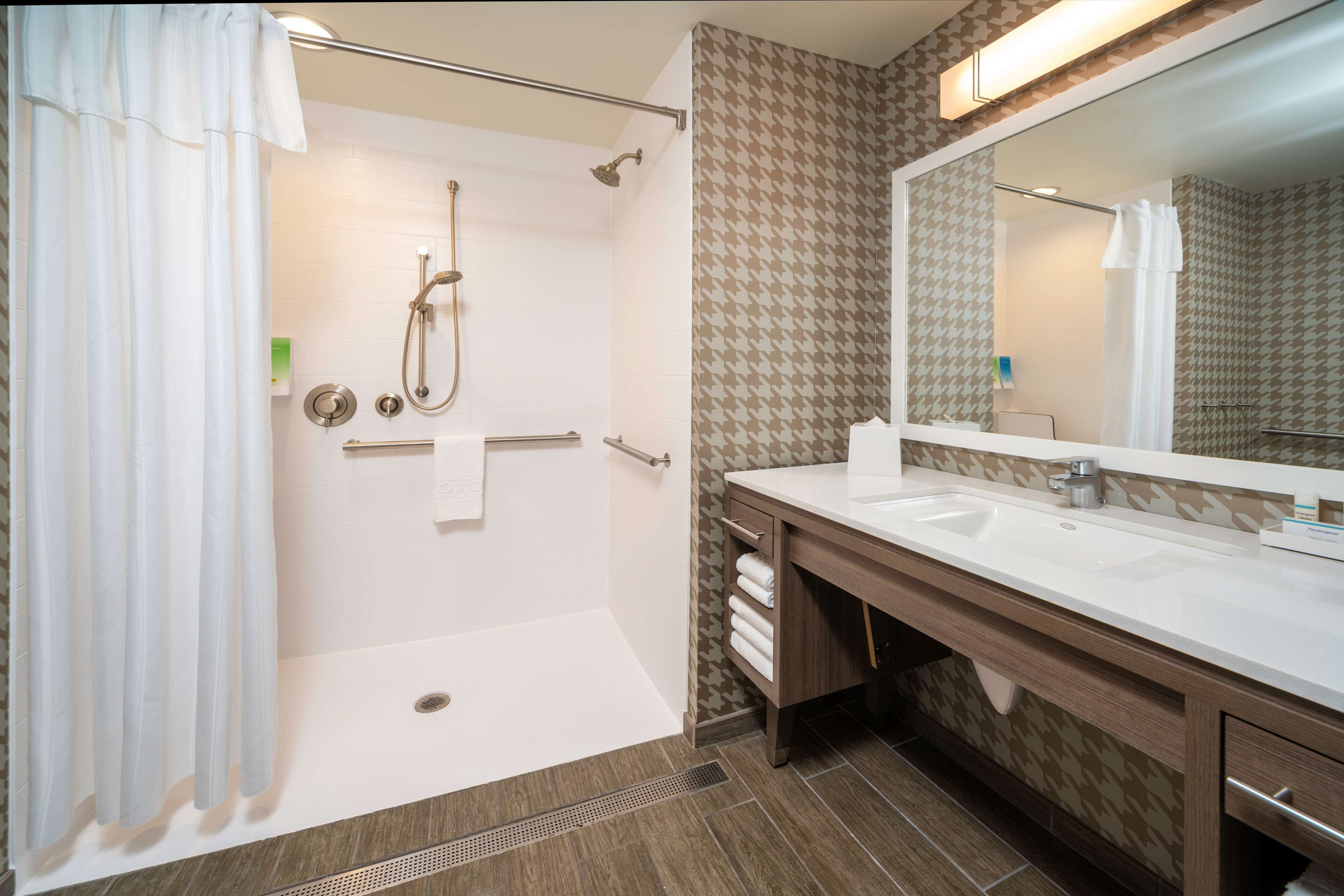 studio, 2 queen beds, accessible (mobility & hearing, roll-in shower) | bathroom shower