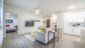 Apartment | Living area | Flat-screen TV - Perfect Walking Area Sleeps 6 (Atlanta)