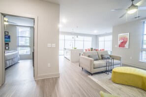 Apartemen | Area keluarga | TV layar datar