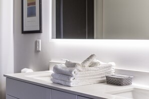 Apartemen | Wastafel kamar mandi