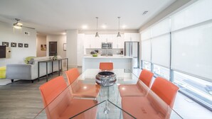 Interior - Perfect Walking Area Sleeps 6 (Atlanta)