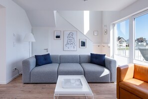 TV, fireplace, DVD player, music library