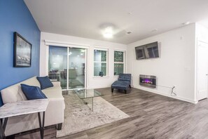 อพาร์ทเมนท์ | บริเวณนั่งเล่น | ทีวีจอแบน