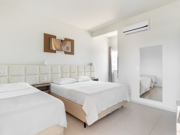 Chambre Triple, plusieurs lits | 1 chambre, minibar, Wi-Fi gratuit
