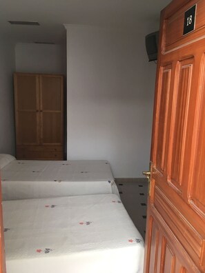 双人房 | 特色装修、免费婴儿床、免费 WiFi、床单