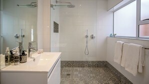 A modern bathroom with a shower, a vanity with a mirror, and a window. - Sublime Cottage near Table Mountain and Kloof Street (Tamboerskloof)