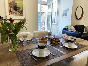 Dining - 60. A charming two bedroom apartment with a large terrace. Close to the beach! (Antibes)