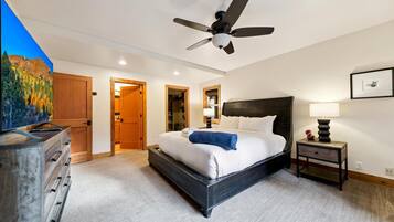 4 chambres, bureau, fer et planche Ă  repasser, lit parapluie