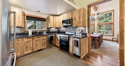 The Blue Moose | on National Forest Land | Hot Tub